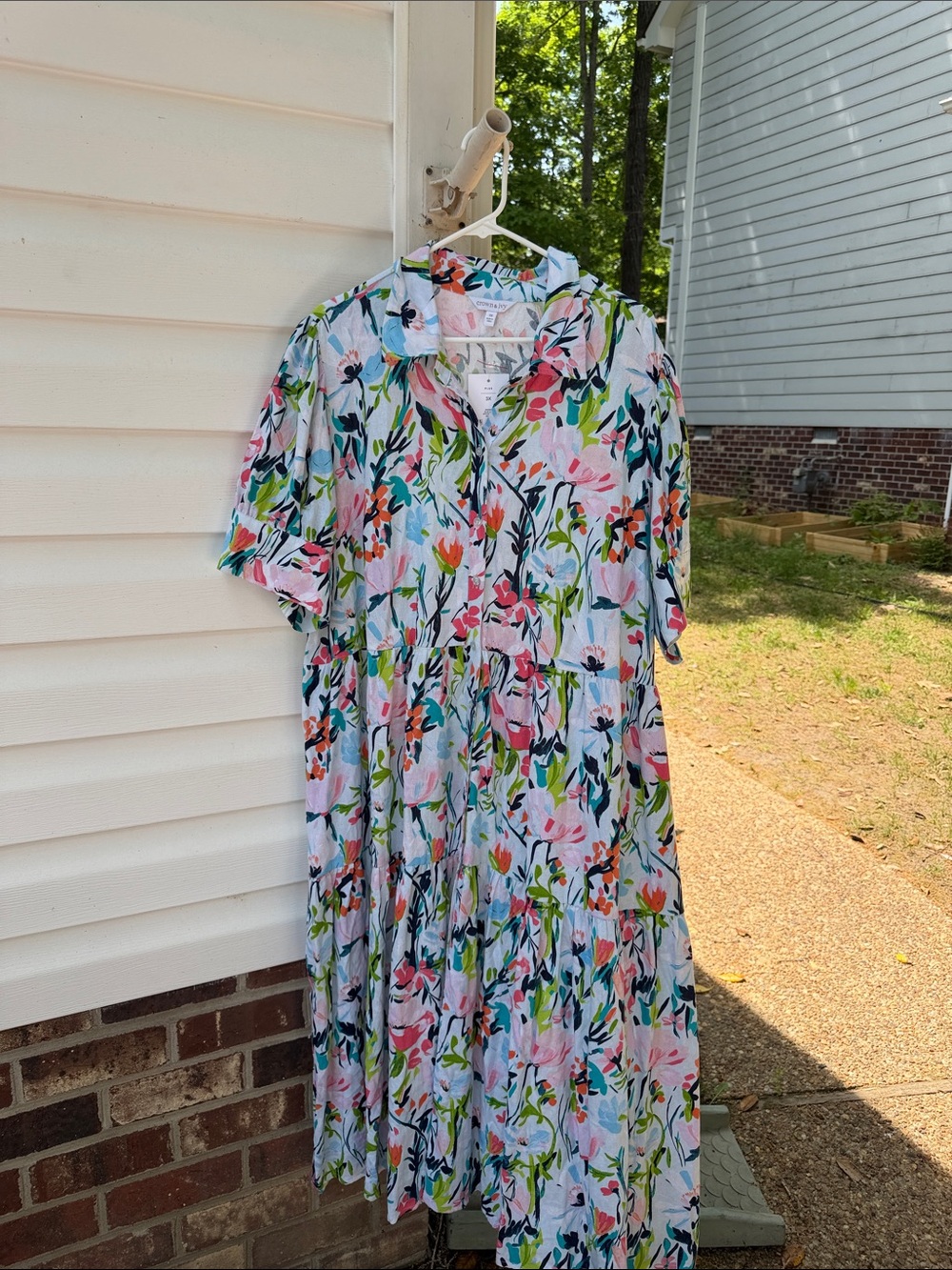 crown & ivy Floral Tiered Button-Front Midi Dress in White, Pink & Green